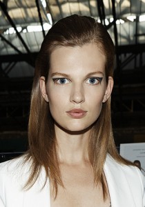 magazine-biblond-coiffure-fashion-week-lissé-sporty-ANTHONY TURNER