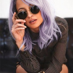 La tendance cheveux couleur lila