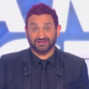 Cyril Hanouna a désormais les cheveux rouges
