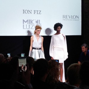 Mikel Luzca à la Paris Fashion Week pour Revlon Professional