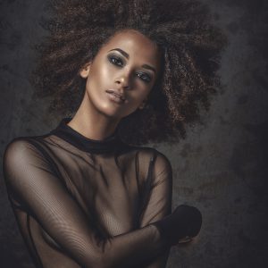 Les cheveux frisés et crépus, une offre qui reste à développer en salon