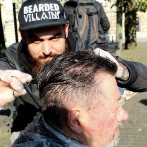 À Lille, les coiffeurs descendent dans la rue… pour la bonne cause