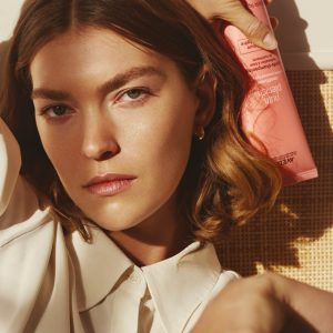 Arizona Muse et Aveda une rencontre engagée
