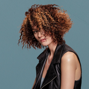 Cheveux texturés naturels : un marché à conquérir !