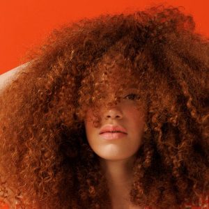 Tendance : les boucles s&rsquo;imposent sur toutes les chevelures