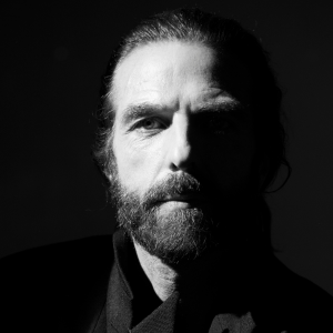 Le portrait : John Nollet, directeur artistique maison de beauté Carita