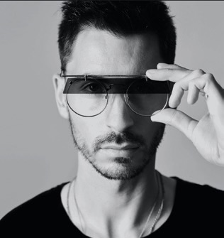 Portrait de Richard Bajon en noir et blanc