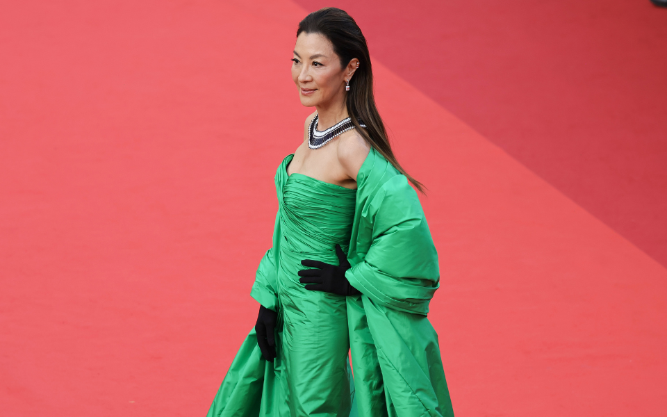 L'actrice Michelle Yeoh sur le red carpet du 76è Festival de Cannes