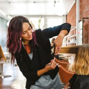 Au Creux de la coiffure : location de fauteuil, coiffeurs free-lance en salon, quels sont les cadres légaux ?