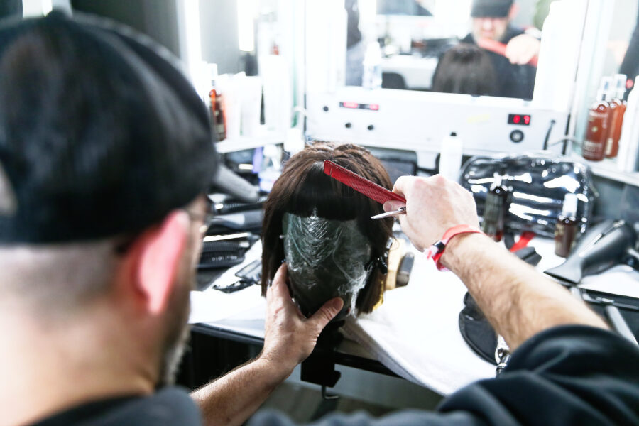 coiffeur coiffat les perruques pour les restos du coeur