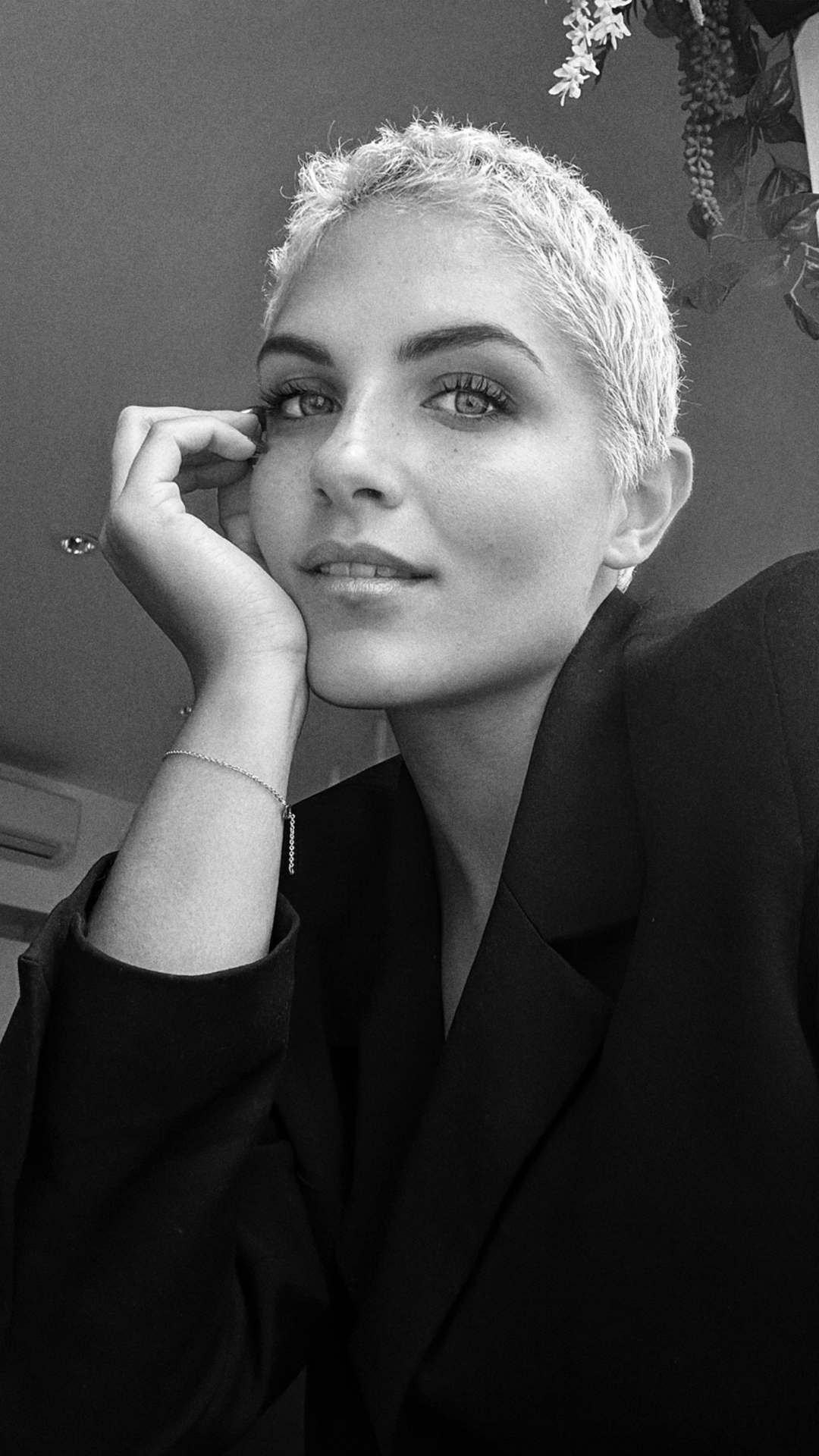 portrait de la coiffeuse Emmanuelle Go du salon Maison Utopique, ambassadrice Biblond 2025