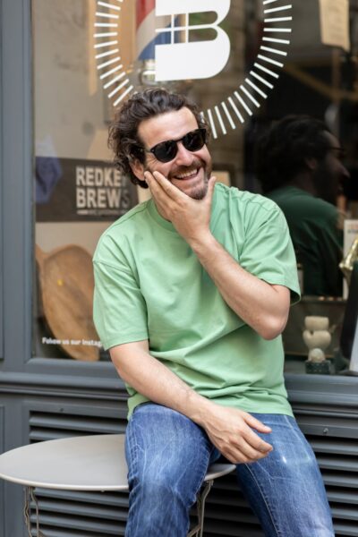 Portrait du coiffeur Aurélien du salon de coiffure Bonhomme