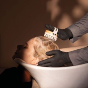 Rituel : cuir chevelu, bon usage et bienfaits du brossage au bac